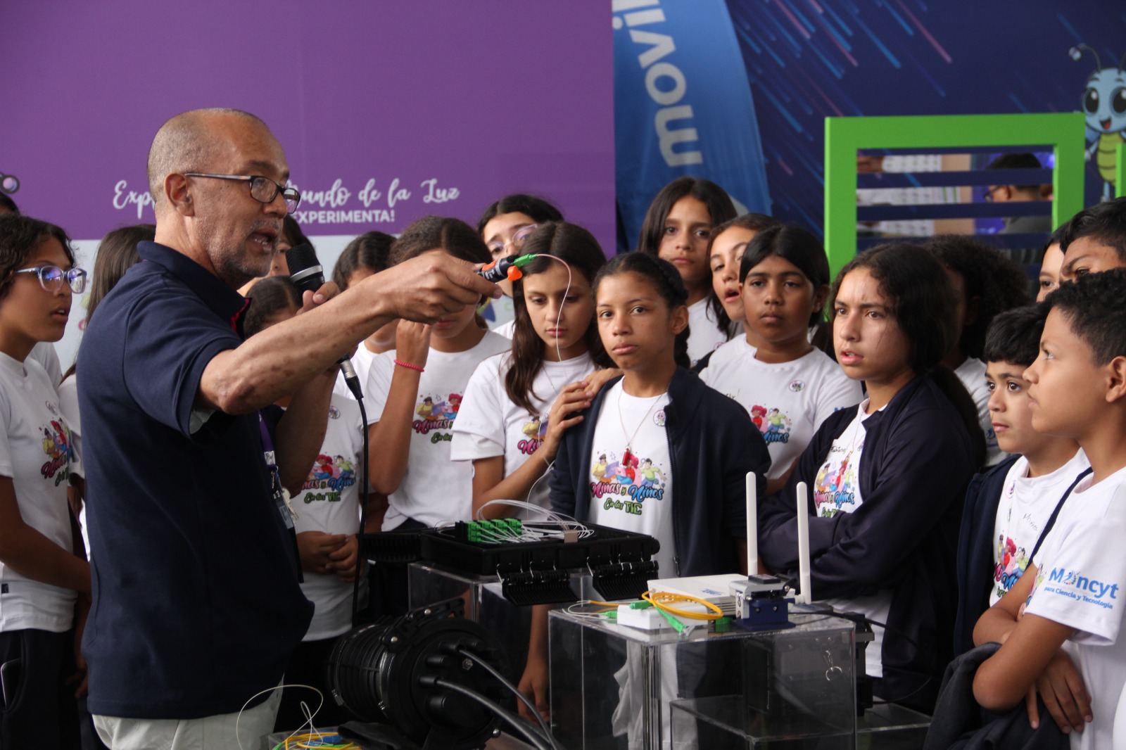 Con una feria temática sobre Fibra Óptica promueven participación de niñas en las TICs